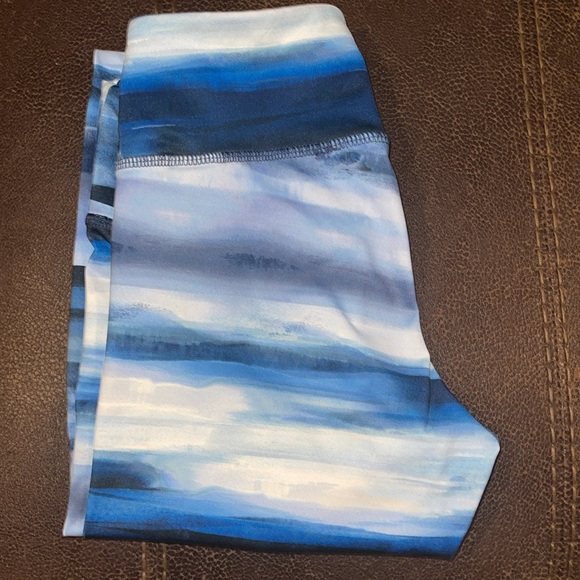 Gap/Old Navy Girls Active Go-Dry Leggings Size Large (10-12) Blue Ombré Stripes - Picture 6 of 7